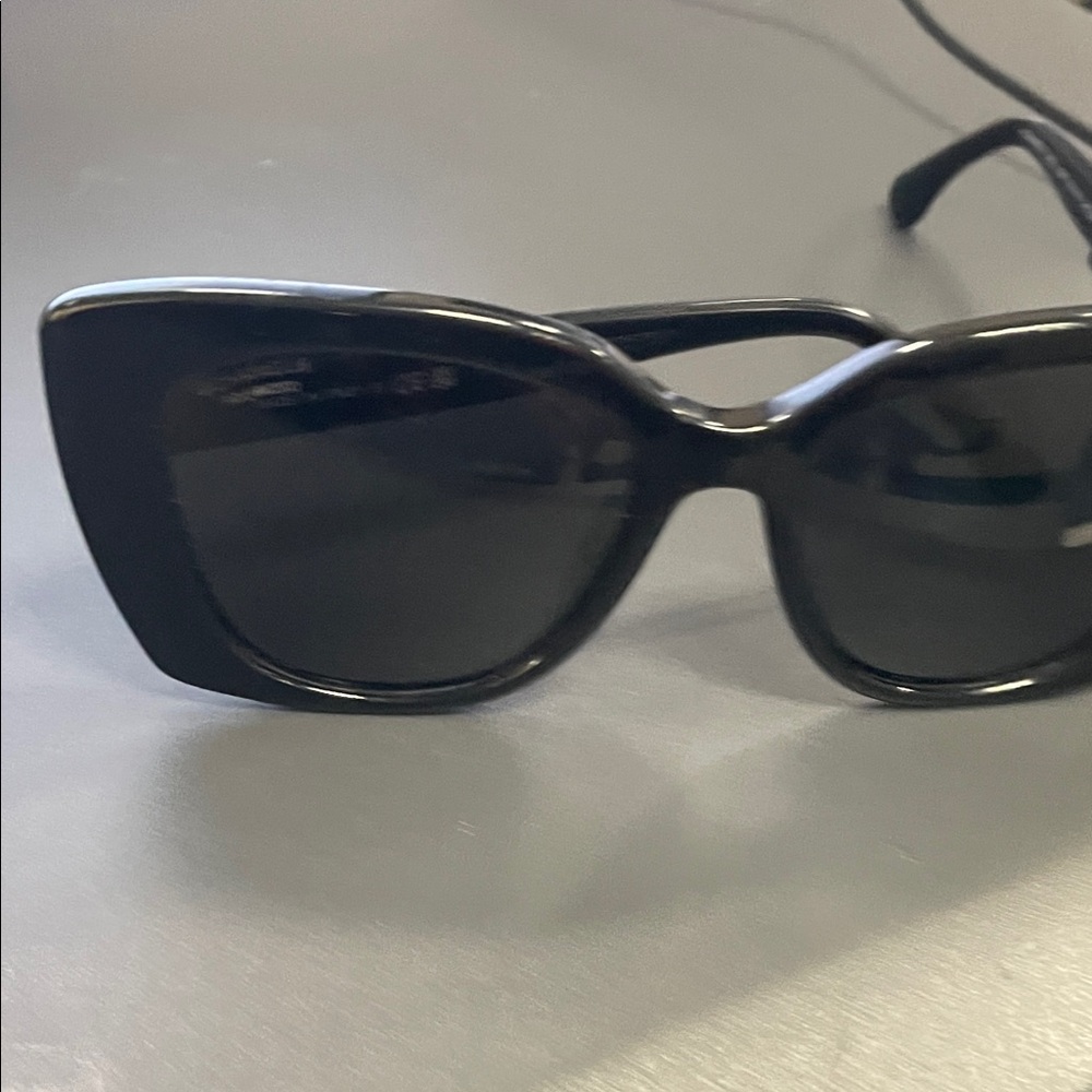 CHANEL Glossy Black Polarized Sunglasses Like New - Picture 5 of 14